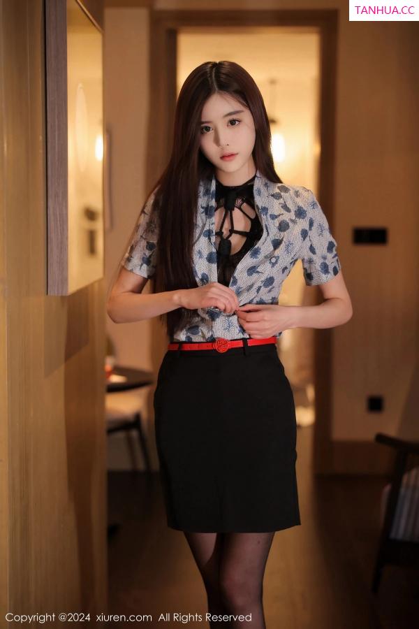  [XiuRen]高清写真图 2024.02.22 No.8125 晚苏susu 制服美腿第26张图片